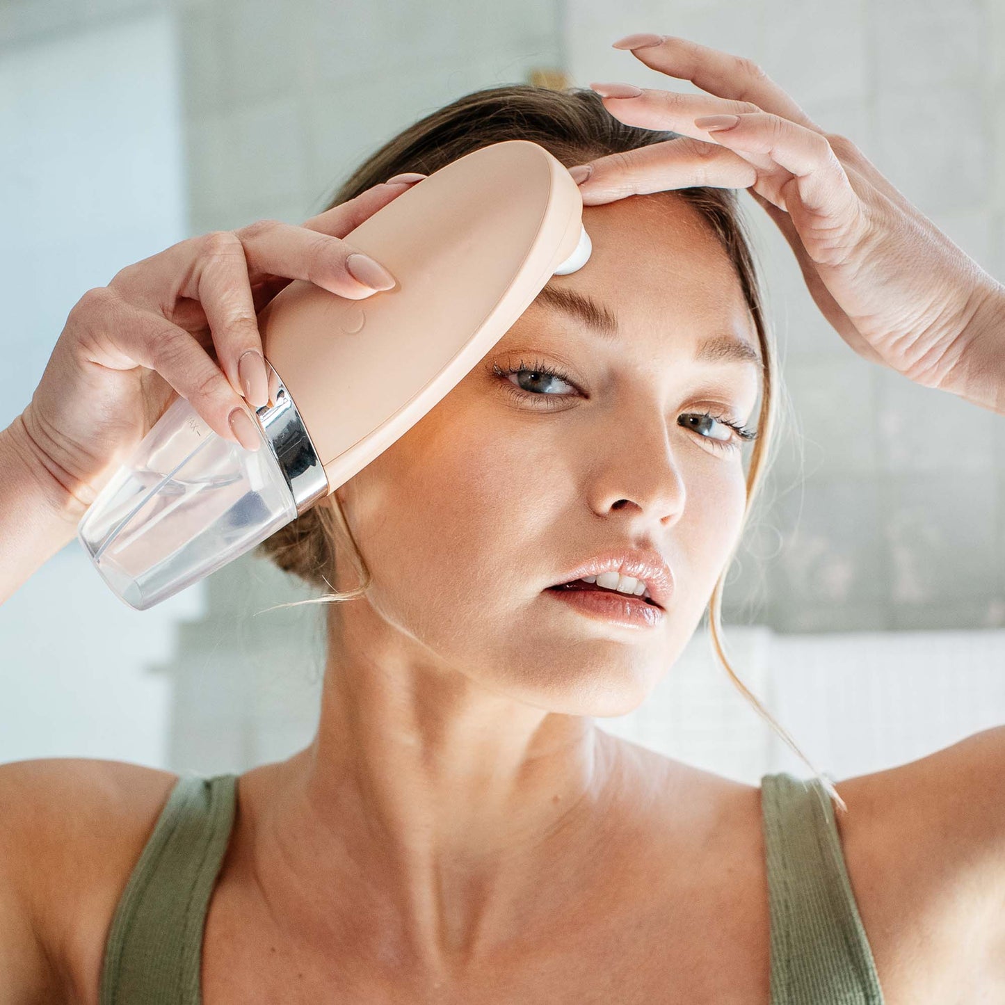 VINA | Infusing Device + Hydrating Serum. by Vanity Planet