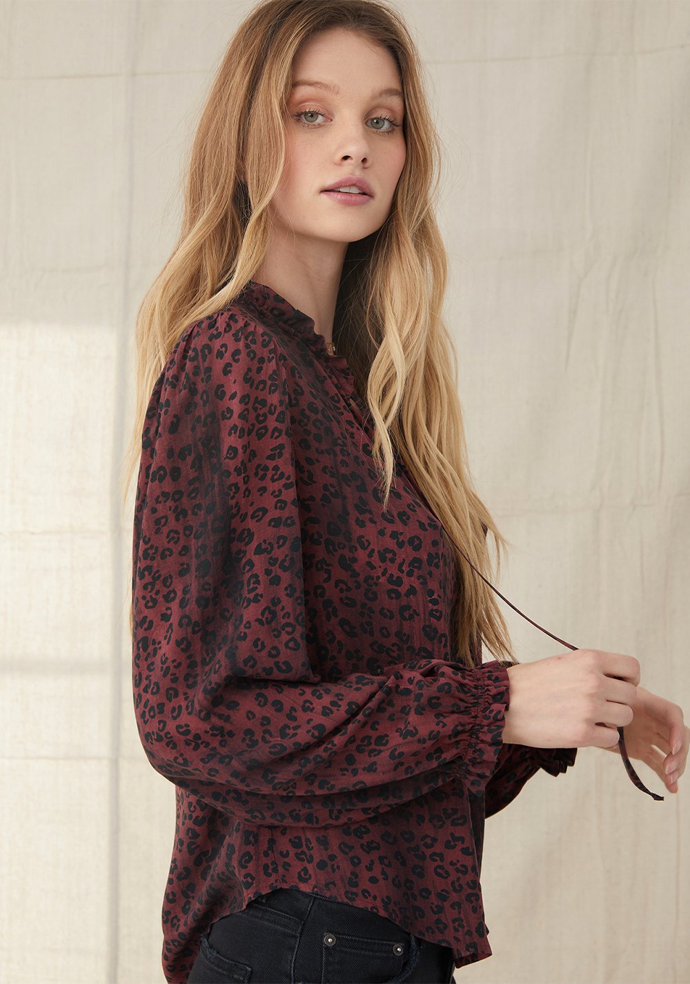 Bella Dahl - Pullover Ruffle Neck Top - Wildberry Leopard Print by Maho