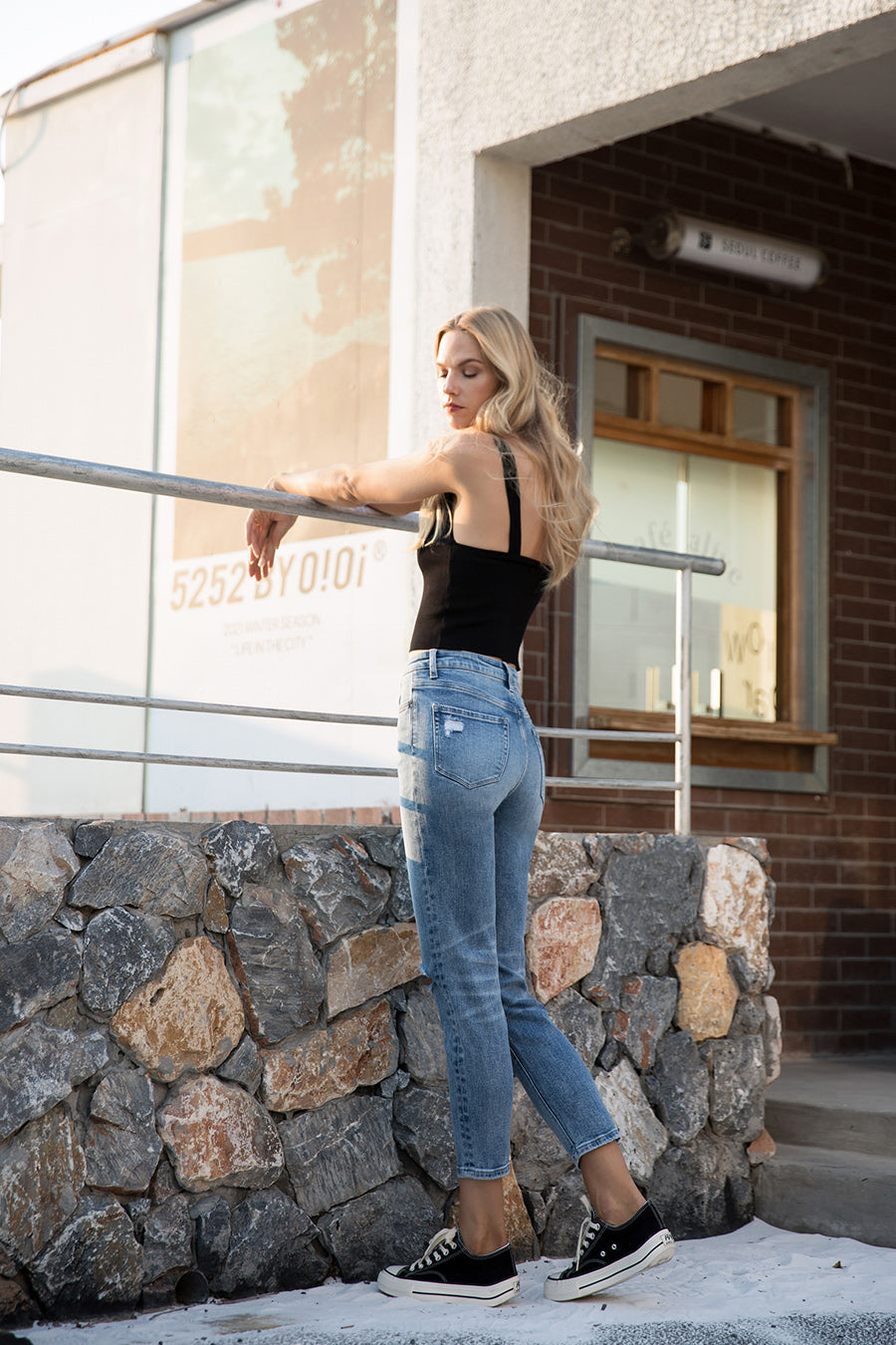 HIGH RISE MOM JEANS BYM3001 by Bayeas