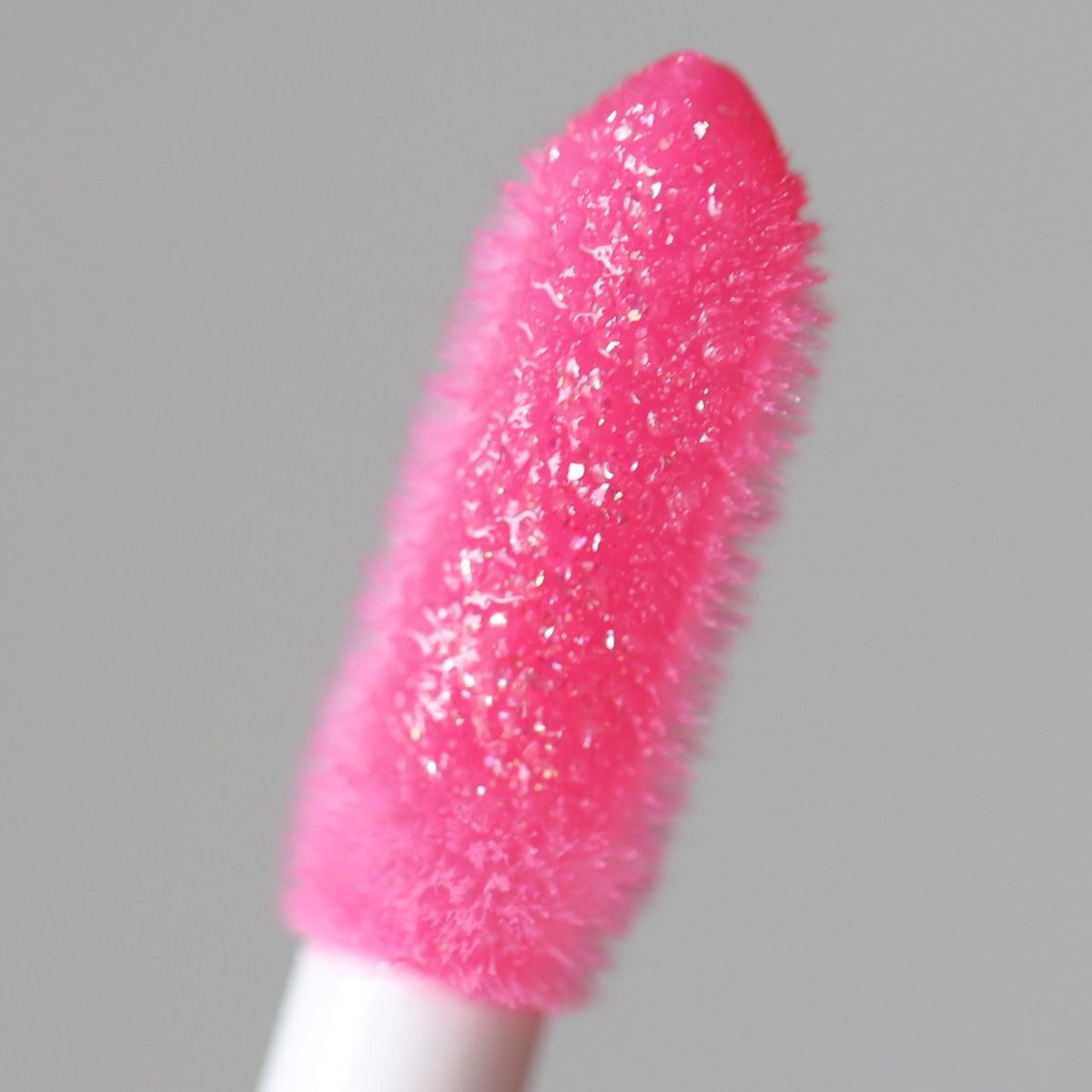 Macro lip applicator with pink gloss - Instant Crush Lip Gloss - Pinky Ring - Half Caked