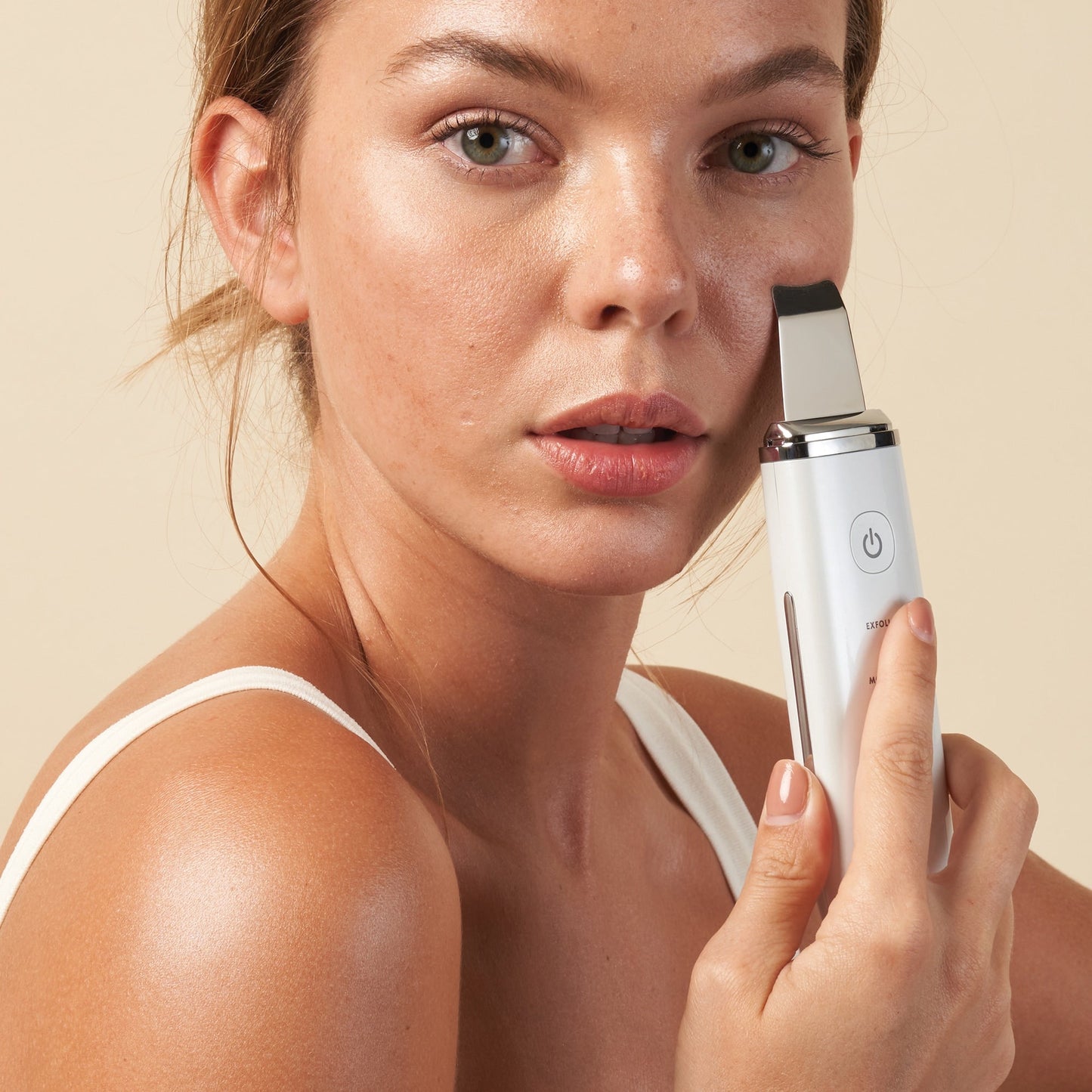 Essia | Ultrasonic Exfoliating Skin Spatula. by Vanity Planet