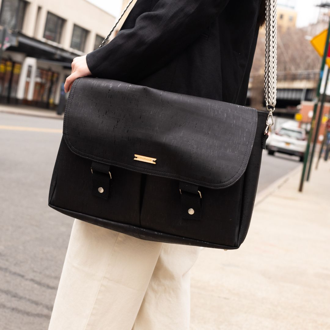 NOMAD messenger bag | COAL by Carry Courage