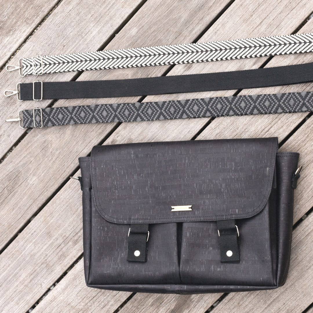 NOMAD messenger bag | COAL by Carry Courage