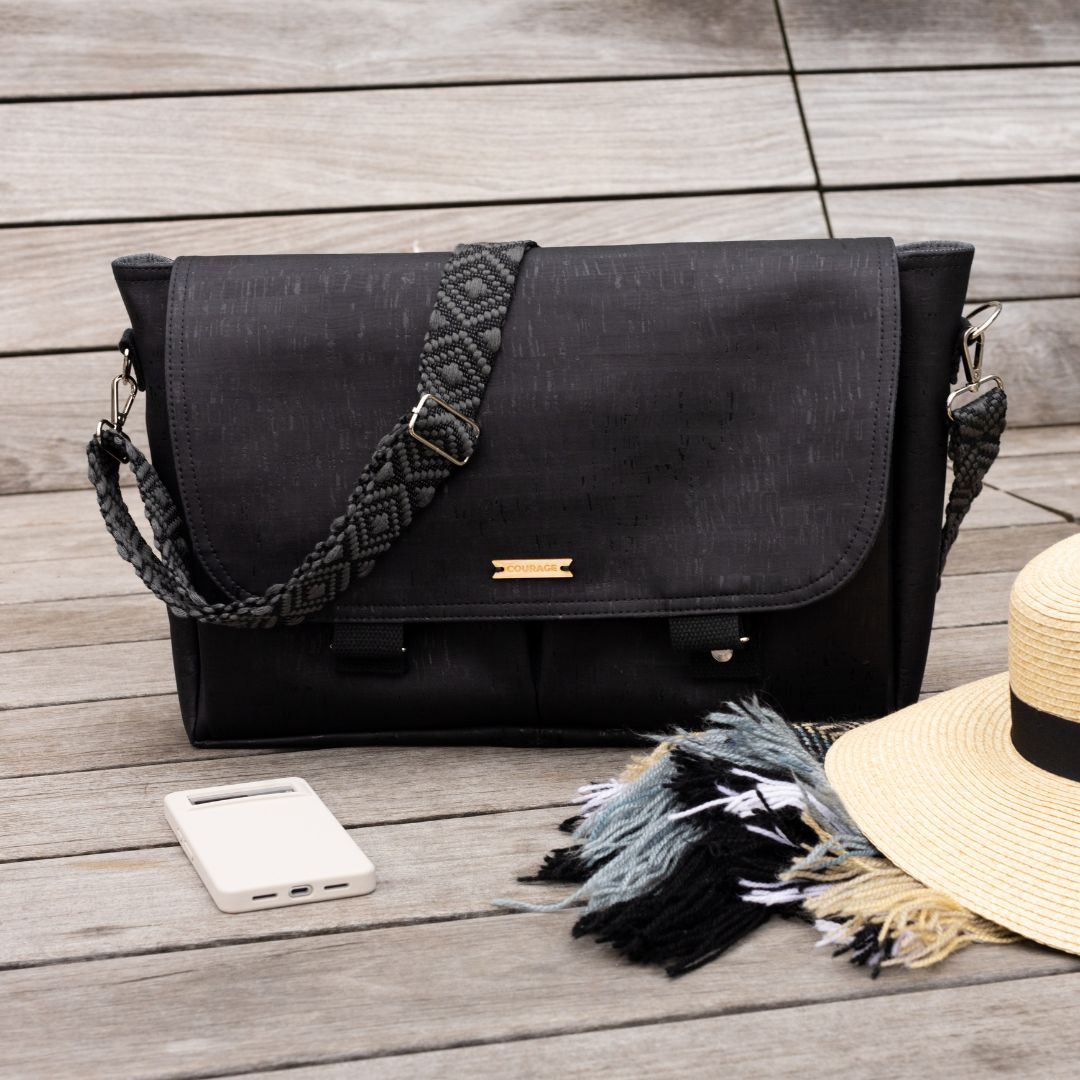 NOMAD messenger bag | COAL by Carry Courage